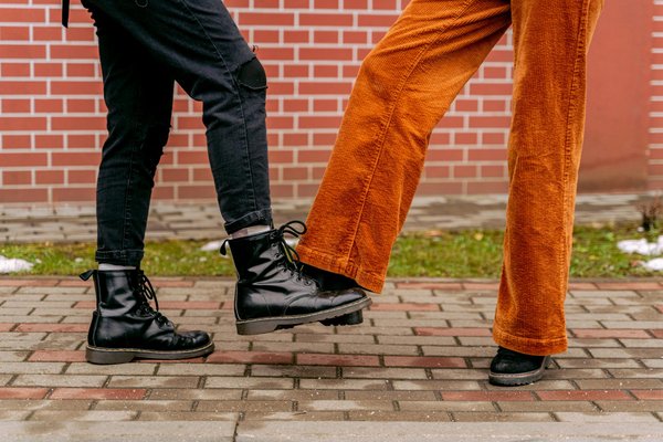 Pantalons en velours pour femme : entre confort et style moderne